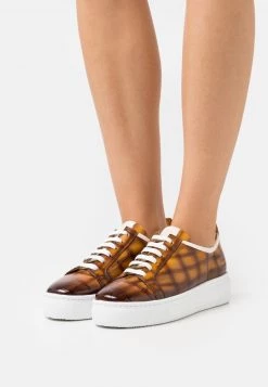 Melvin & Hamilton AMBER 6 Baskets Basses Light Brown Femme