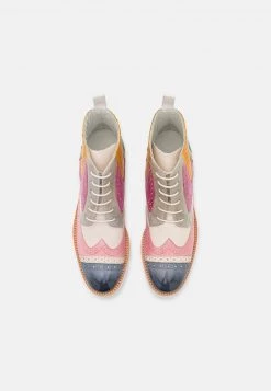 Melvin & Hamilton AMELIE 17 Bottines à Lacets Satellite/dice/bianco/pale Rose/ Lilac/yellow/mild Ash/sweet Water/off White/extra White/welt/natural Femme 13 Melvin & Hamilton AMELIE 17 Bottines à Lacets Satellite/dice/bianco/pale Rose/ Lilac/yellow/mild Ash/sweet Water/off White/extra White/welt/natural Femme -Melvin & Hamilton Soldes 55e71daa19944c9eab88da2336c0e788