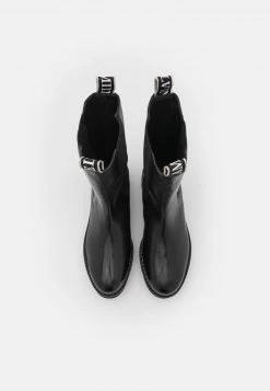 Melvin & Hamilton SYBILL 5 Bottes à Plateau Black Femme -Melvin & Hamilton Soldes 71bb65b757af4b5cb3bb79ccc1e5d2be