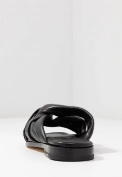 Melvin & Hamilton Femme ELODIE Mules Black -Melvin & Hamilton Soldes bd47b6bf99224498915963c413d508ea